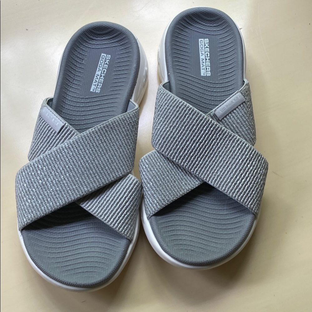 Skechers Silver sparkle elastic Crisscross Slides
Size 5